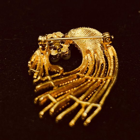 Vintage Gold Tone And Faux Pearl Clip On Earrings & Brooch Set (3816) - Picture 11 of 11